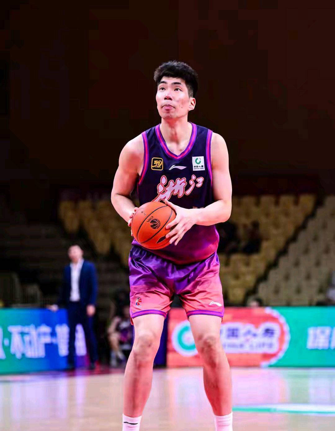 到期后可能, 篮球俱乐部, 细节显示