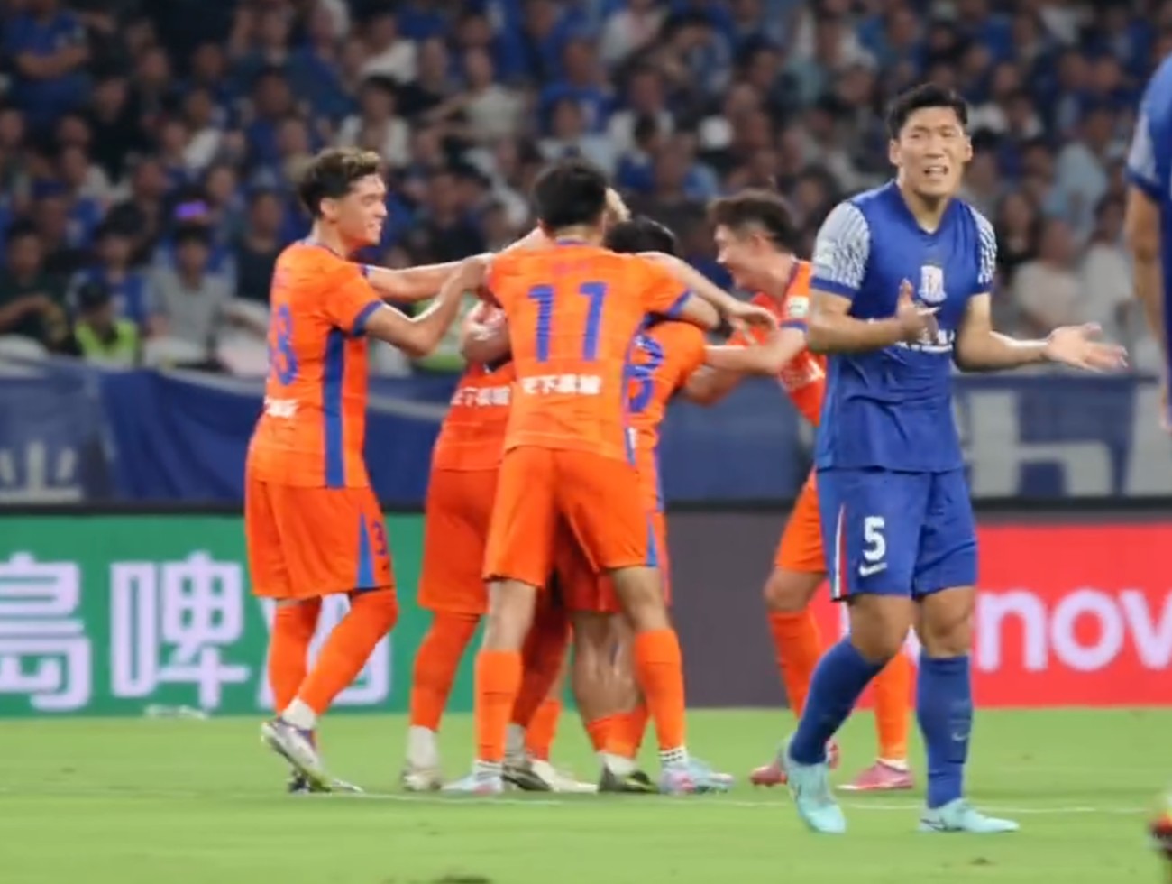 等因素, 足球场踩场, 北京时间