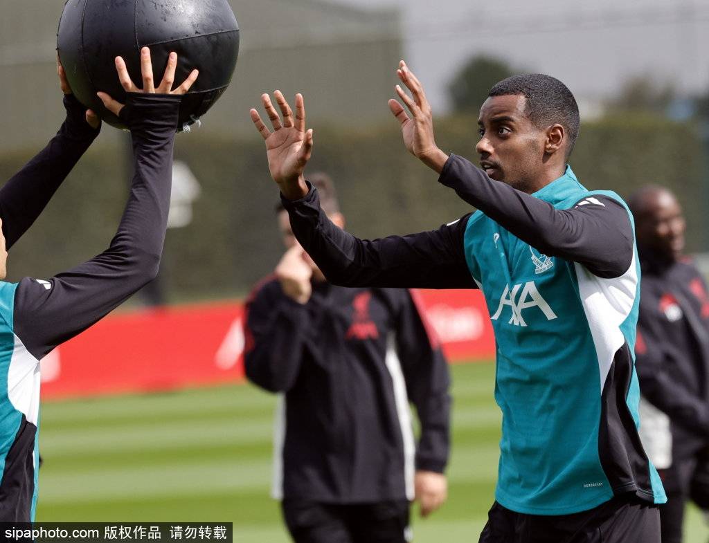 切尔西和曼, 入一名像卢 切尔西和曼, 入一名像卢